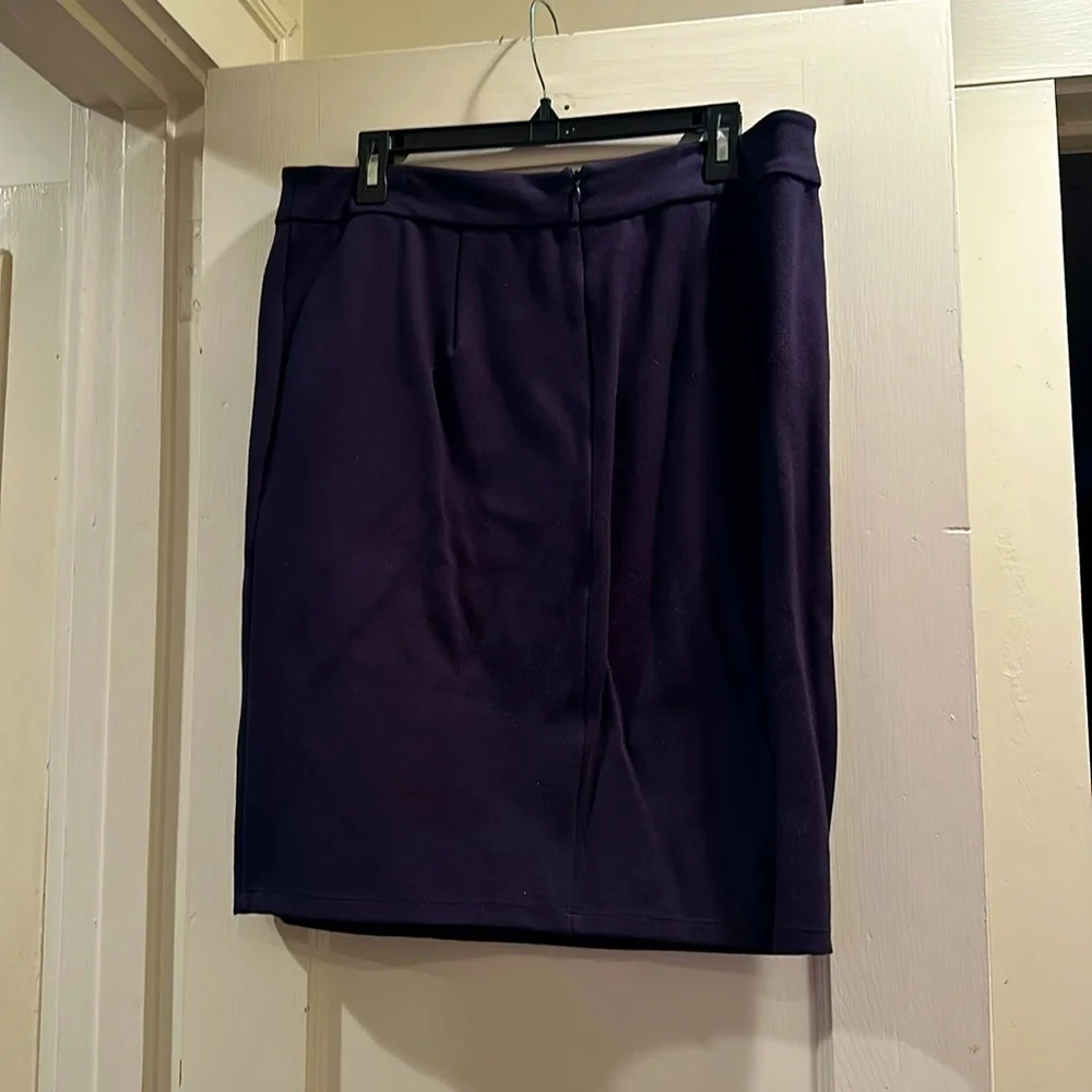 Liz Claiborne navy skirt